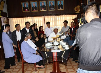 Ban VHTT chúc tết Đức Giám mục