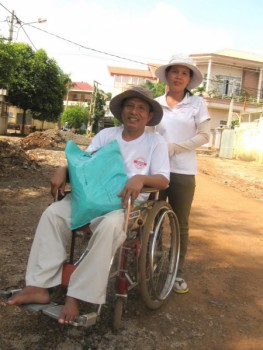BẰNG TRÁI TIM, BẰNG CUỘC ĐỜI DÂNG TẶNG