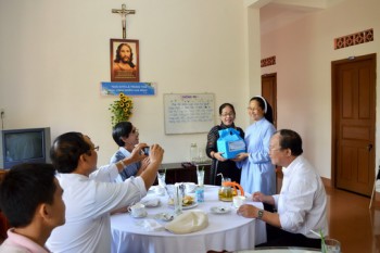 GIÁO CHỨC CÔNG GIÁO G.P BAN MÊ THUẬT VỚI NGÀY NHÀ GIÁO VIỆT NAM 20/11 NĂM 2015