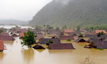 MIỀN TRUNG BÃO LŨ