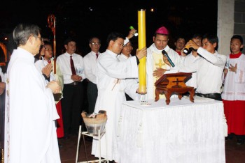 Thánh lễ vọng Phục Sinh tại nhà thờ Chính tòa