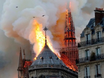 PARIS, BUỒN RƠI NƯỚC MẮT