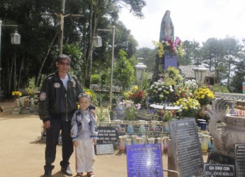 VỀ VỚI MẸ MĂNG ĐEN