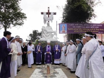 An táng Đức Cha Alexis Phạm Văn Lộc