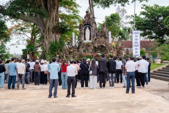 Gx. Vinh Hương - Tiễn Cha phó đi nhiệm sở mới