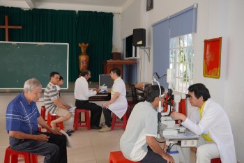 Buổi khám mắt thiện nguyện