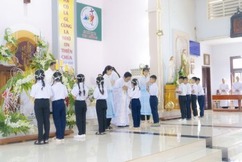 Gx. Phúc Lộc – 108 em Rước lễ lần đầu