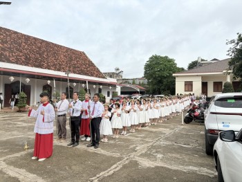 Niềm vui Rước Lễ Lần Đầu tại Giáo Xứ Kim Mai