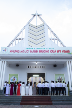 Thánh Lễ Rửa tội Tân Tòng tại Giáo xứ Kim Mai.