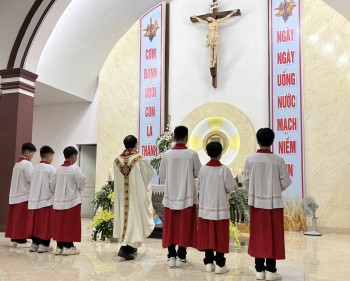 Giáo xứ Kim Mai: Mừng lễ Các Thánh Nam Nữ