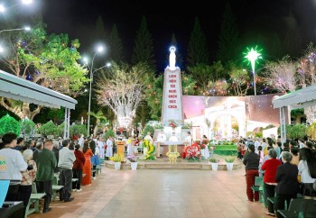 Đài Đức Mẹ Thánh Linh: Lễ Giáng Sinh