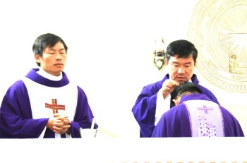 ​​​​​​​Giáo xứ Thổ Hoàng: Thánh lễ Tro khai mạc Mùa Chay