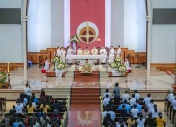 GX Vinh Quang -3 Tân Linh Mục dâng lễ tạ ơn