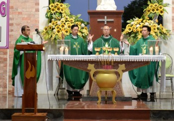 GX Châu Sơn: ĐGM GB Nguyễn Quốc Hưng dâng lễ Nghĩa trang