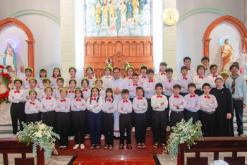 Giáo xứ Kiến Hòa: 37 em Rước Lễ lần đầu