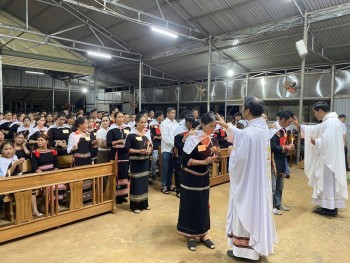Giáo xứ Ea Tul: Thánh lễ ban bí tích Khai tâm