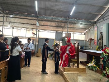 Giáo xứ Ea Tul: Thánh lễ ban bí tích Thêm sức