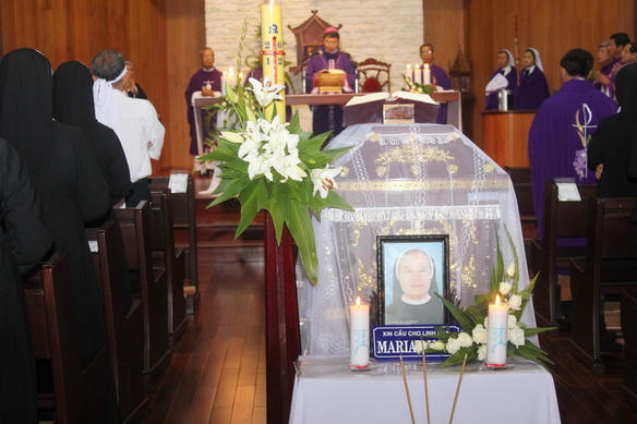An táng nữ tu Maria Lucia Trần Thị Thiết