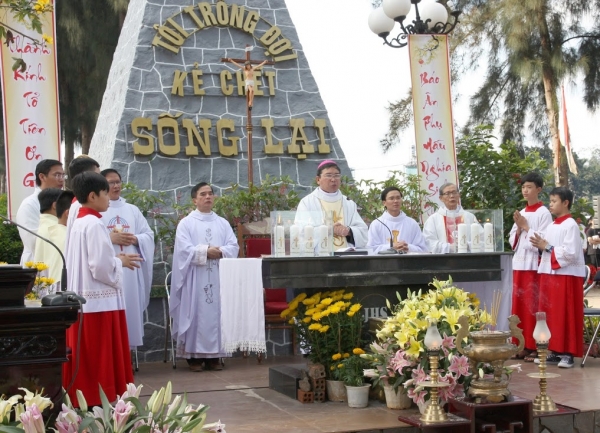 Thánh lễ mồng 2 tết tại Nghĩa trang Thánh Tâm