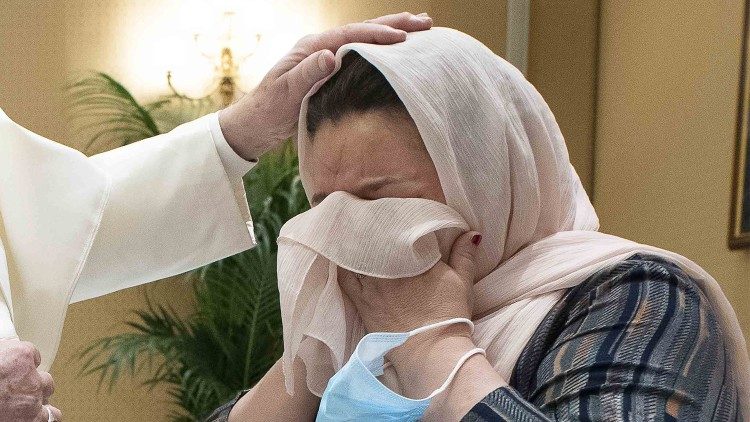 ĐTC gặp ba gia đình trốn khỏi Taliban