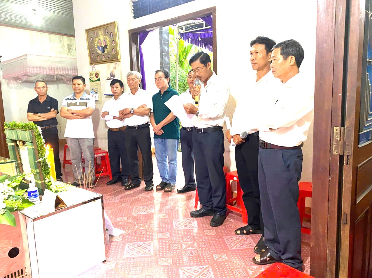 Gx Thổ Hoàng kính viếng Bà cố Cha quản xứ