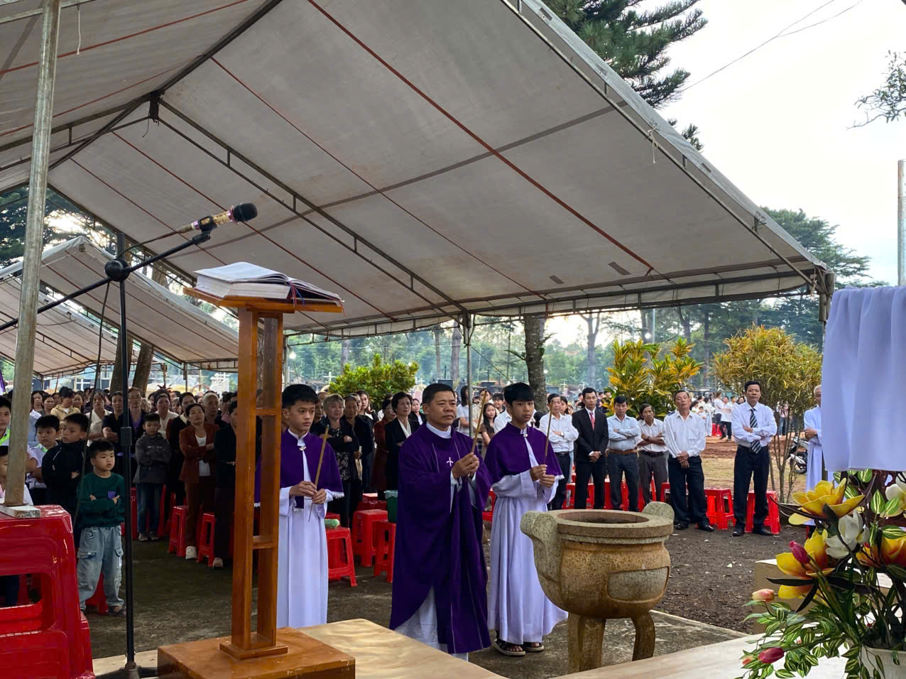 Thánh lễ cầu cho các Linh hồn tại nghĩa trang