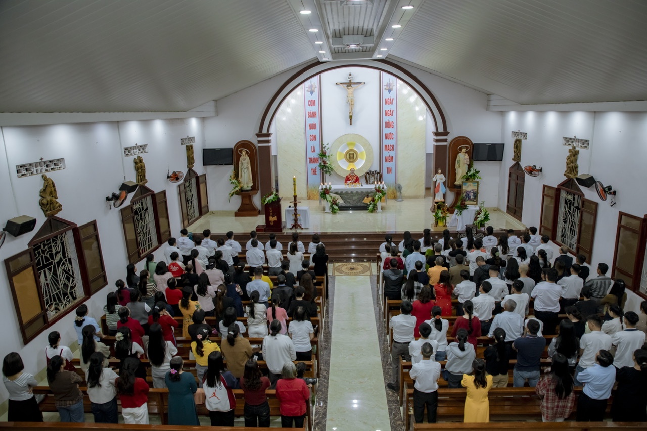Thánh Lễ Rửa Tội Dự Tòng tại Giáo Xứ Kim Mai