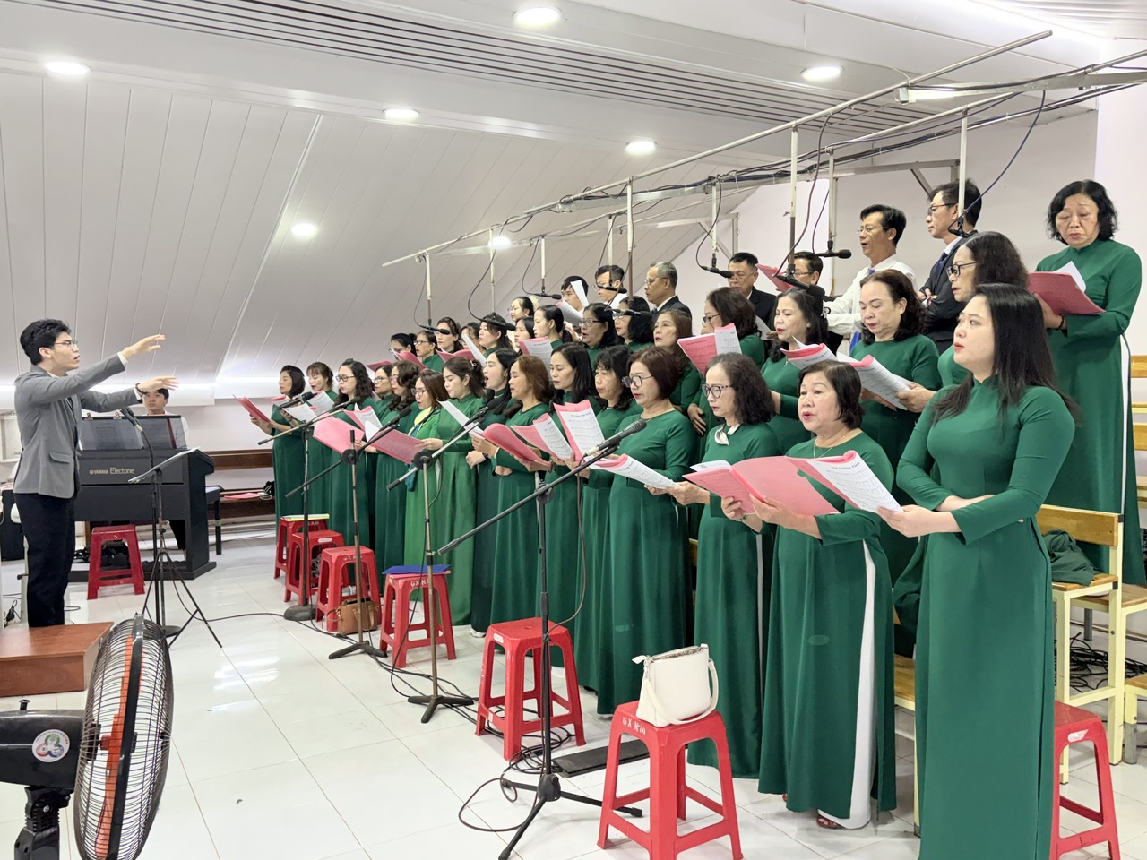 GX Kim Mai mừng lễ kính Thánh Gia Thất