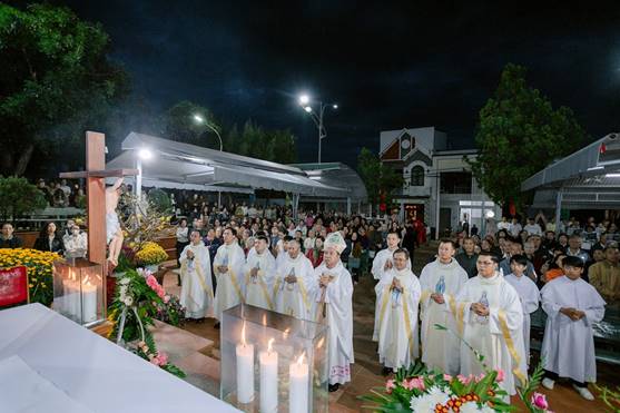Giáo xứ Thánh Linh: Lễ Đức Mẹ Lộ Đức