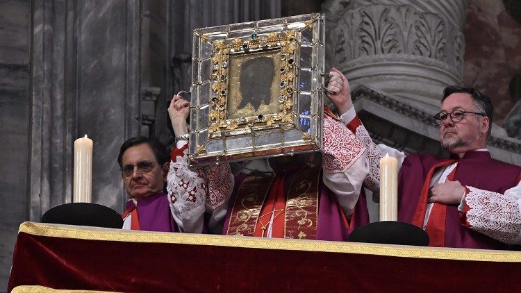 “Khăn Thánh Veronica” tại Đền thờ Thánh Phêrô